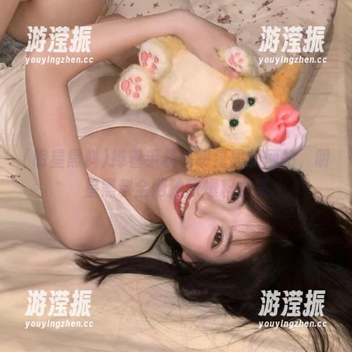 明星黑料 捧着手机看明星黑料网站,明星黑料全网独家爆料合集